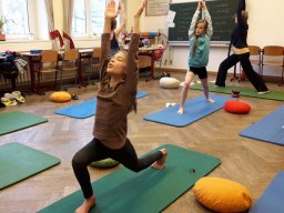 07 Yoga Uebung Helden